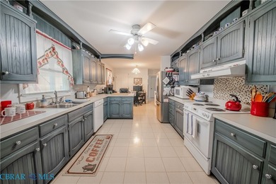 WATERFONT HOME WITH OVERSIZED GARAGE This charming 3 bedroom - photo 9