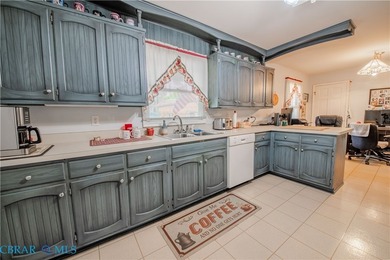 WATERFONT HOME WITH OVERSIZED GARAGE This charming 3 bedroom - photo 10