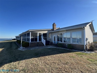 Rappahannock River Home For Sale in Topping Virginia