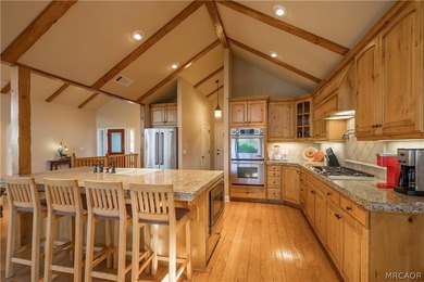 Beautifully maintained and thoughtfully designed, this spacious - photo 10