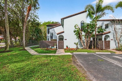 Tucked into the walkable Pineapple Walk community, this 3-bed - photo 1