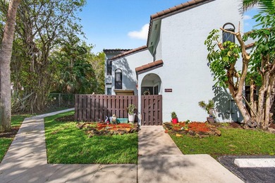 Tucked into the walkable Pineapple Walk community, this 3-bed - photo 2