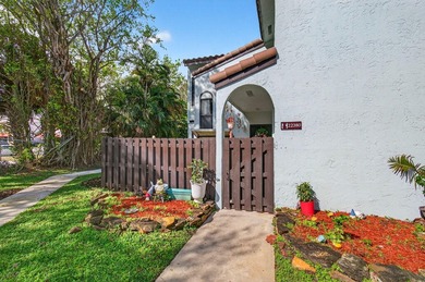 Tucked into the walkable Pineapple Walk community, this 3-bed - photo 3