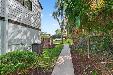 Tucked into the walkable Pineapple Walk community, this 3-bed - photo 6