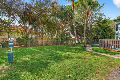 Tucked into the walkable Pineapple Walk community, this 3-bed - photo 9