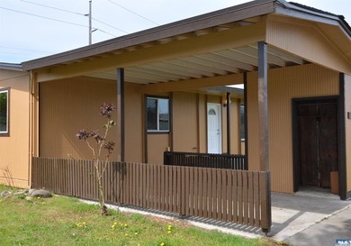 Cute and full of character, this cozy 3-bedroom, 1-bath in town - photo 3