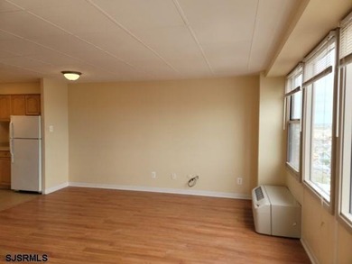 Fabuous studio unit on 12th floor. Perfect for a quick weekend - photo 6