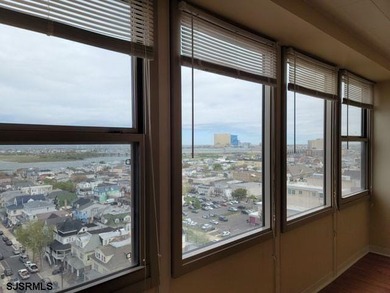 Fabuous studio unit on 12th floor. Perfect for a quick weekend - photo 7