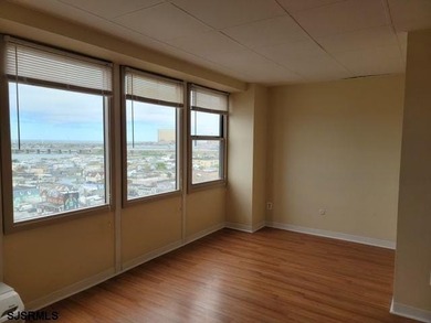 Fabuous studio unit on 12th floor. Perfect for a quick weekend - photo 8