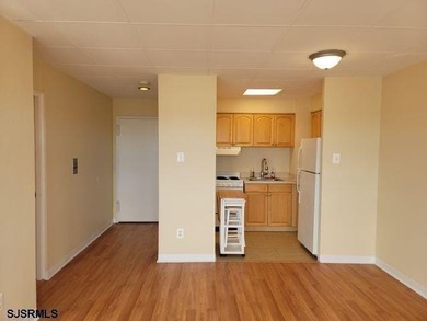 Fabuous studio unit on 12th floor. Perfect for a quick weekend - photo 10