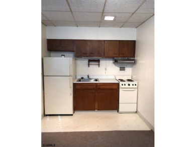 Fabuous studio unit on 7th floor.  Perfect for a quick weekend