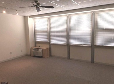 Fabuous studio unit on 7th floor. Perfect for a quick weekend - photo 6