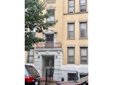 Exceptional investment opportunity in the heart of Sunset Park! - photo 2