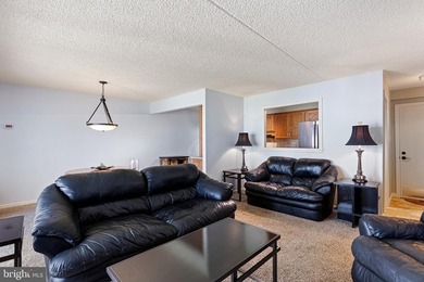 Welcome to Villa Belmont! This well maintained, second-floor - photo 10