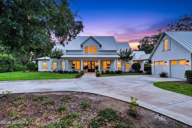 HOMES IN THIS EXCLUSIVE GATED NEIGHBORHOOD RARELY COME TO MARKET - photo 1