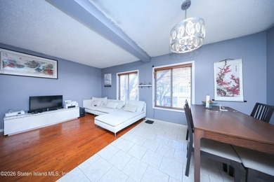 BEAUTIFUL AND METICULOUSLY MAINTAINED ONE FAMILY END UNIT - photo 2