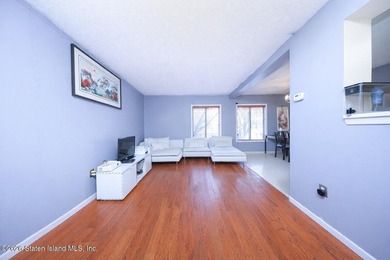 BEAUTIFUL AND METICULOUSLY MAINTAINED ONE FAMILY END UNIT - photo 9