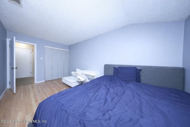 BEAUTIFUL AND METICULOUSLY MAINTAINED ONE FAMILY END UNIT - photo 10