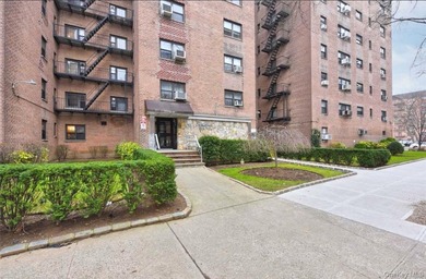 Located in a beautiful and well-maintained co-op building in the