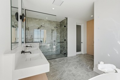 Elegance. Raffinement. Acces direct au lac. Cette residence - photo 34