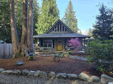 Beautifully Updated 3-Bedroom home sitting on a perfectly - photo 2