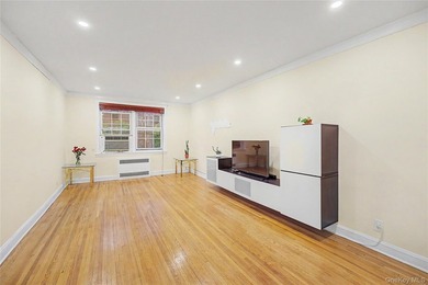 Welcome to this beautiful one-bedroom co-op located in the - photo 7