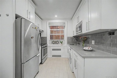 Welcome to this beautiful one-bedroom co-op located in the - photo 10