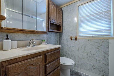 Charming bungalow with character and space to enjoy both inside - photo 12