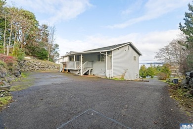 Wake up to breathtaking views of the Strait of Juan de Fuca - photo 13
