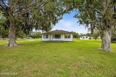 Discover a unique 1.86-acre property just minutes from Kings Bay - photo 1