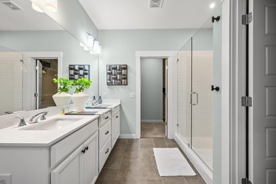 Stunning 4 bed 3 .5 bath home in Mixson. Spacious open floor - photo 24