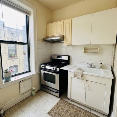 Exceptional opportunity to own this 6-family building (2 - photo 5