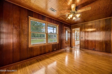 Discover a unique 1.86-acre property just minutes from Kings Bay - photo 9