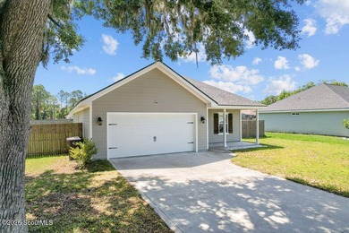 Welcome home! Built in 2021, this pristine residence perfectly - photo 3
