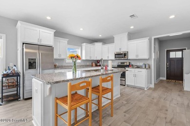 Welcome home! Built in 2021, this pristine residence perfectly - photo 6