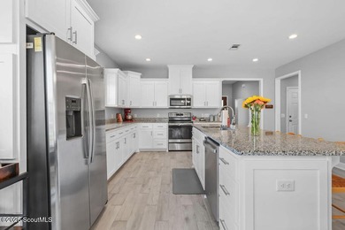 Welcome home! Built in 2021, this pristine residence perfectly - photo 9
