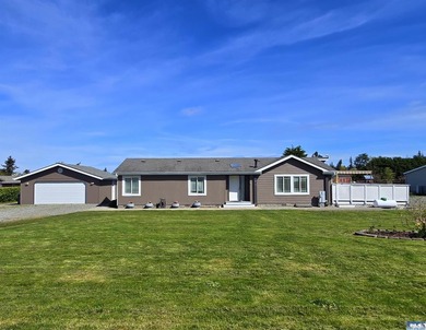 Enjoy a perfect blend of country serenity and modern convenience - photo 1
