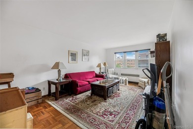 Needs renovations and is priced accordingly! This spacious - photo 6