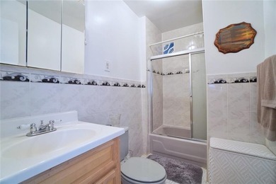 7101 Colonial Road, Bay Ridge, Brooklyn - Spacious One-Bedroom - photo 11