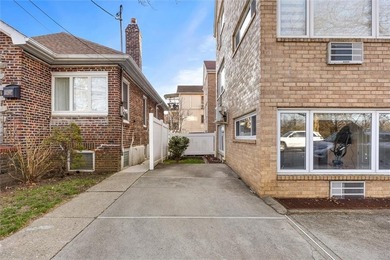 BEST VALUE TOWNHOUSE ALTERNATIVE UNDER $1M. Welcome to 3194 - photo 3