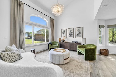 $ 19,100 PRICE IMPROVEMENT ! BREATHTAKING, POOL home tucked in a - photo 5