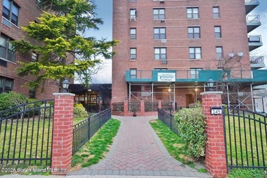Completely renovated 2 bedroom condo, located in the Heart of - photo 3