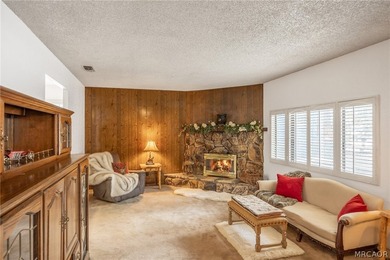 Nestled in a nature lover's paradise on a quiet street in - photo 4