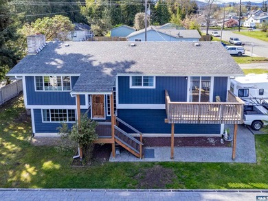 West-side Port Angeles living with just the right mix of comfort - photo 1