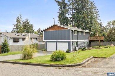 West-side Port Angeles living with just the right mix of comfort - photo 2