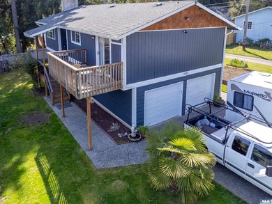 West-side Port Angeles living with just the right mix of comfort - photo 3