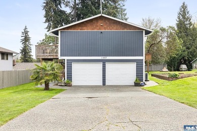 West-side Port Angeles living with just the right mix of comfort - photo 4