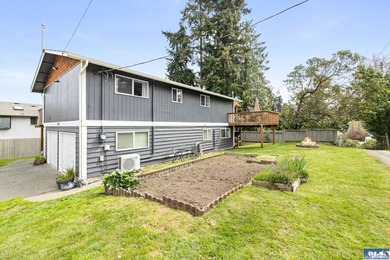 West-side Port Angeles living with just the right mix of comfort - photo 5