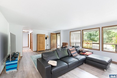 Charming and well-maintained home featuring 2 bedrooms and 2 - photo 9