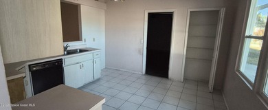 Perfect investment home offers a comfortable and well-maintained - photo 11